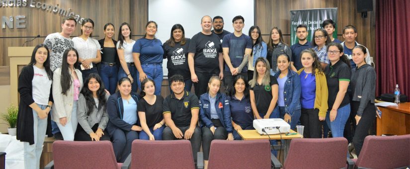FCE fue sede de capacitación a estudiantes de la UNE quienes serán observadores en las elecciones 2023
