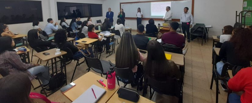 Decano de la FCE brindó bienvenida a los alumnos del primer año