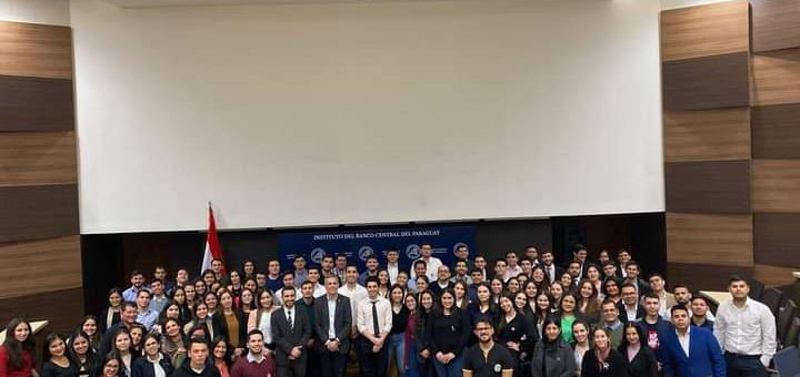 Alumnos y docentes de la FCE participaron de curso de Econometría impartido por el BCP