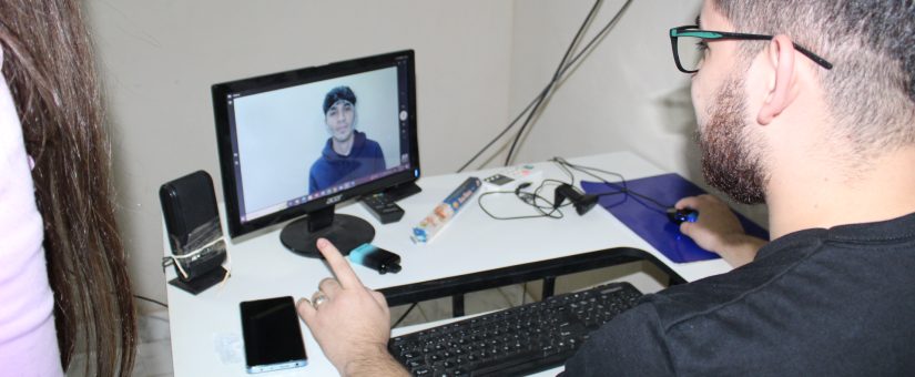 Elaboran carnet universitario a alumnos de la FCE