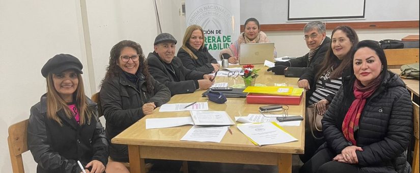 Socializan proyecto de investigación interdisciplinario con docentes de Contabilidad  