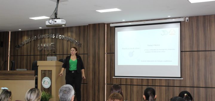 FCE realizó jornadas de capacitación docente