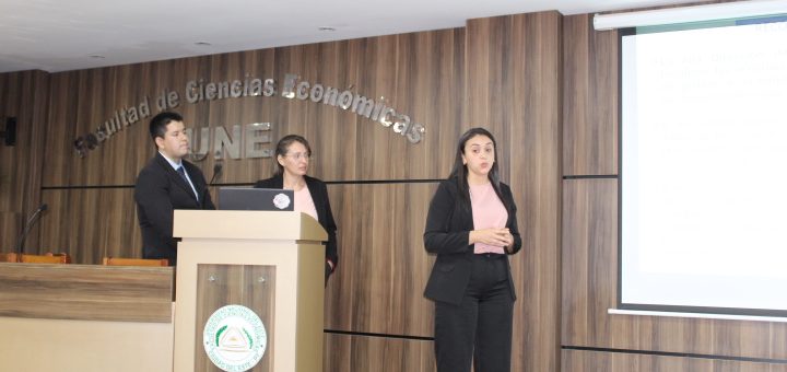 Egresaron nuevos magísteres y especialistas de la FCE